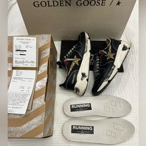 Golden Goose Running Sole size 39 black leather with gold glitter star